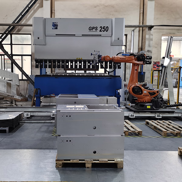 LAG自动折弯机器人